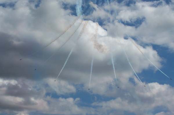 4x3 red arrows 4.jpg (15564 bytes)
