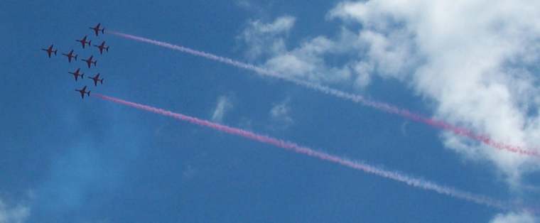 8x2 red arrows 4.jpg (12943 bytes)