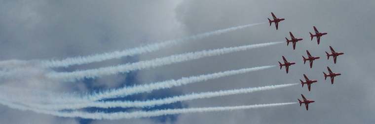 8x3 red arrows 5.jpg (12691 bytes)