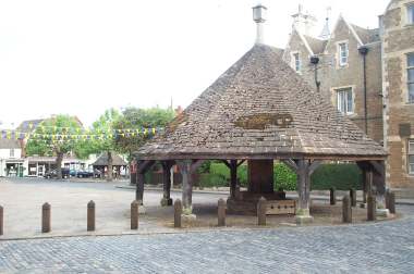 4x3 2 market cross.jpg (16241 bytes)