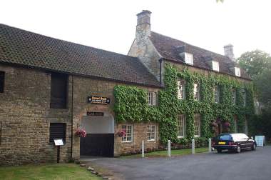 4x3 Fox and Hounds.jpg (15865 bytes)