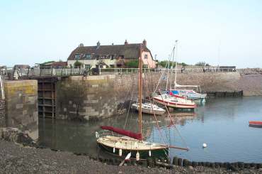 4x3 Porlock harbour.jpg (12640 bytes)