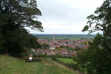 4x3 glastonbury from hill.jpg (16147 bytes)