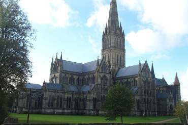 4x3 salisbury cathedral from ne.jpg (13172 bytes)