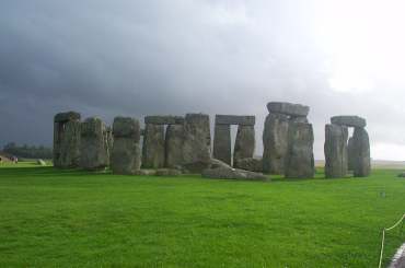 4x3 stonehenge 3.jpg (8622 bytes)