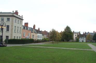 4x3 wells cathedral close.jpg (10064 bytes)