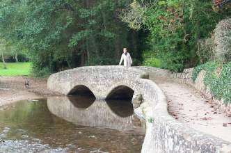 web Judy at packhorse bridge.jpg (15831 bytes)