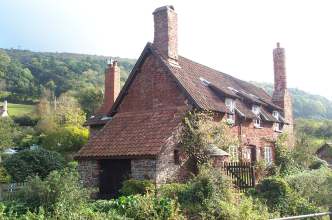 web scrumpy farm from side.jpg (14876 bytes)