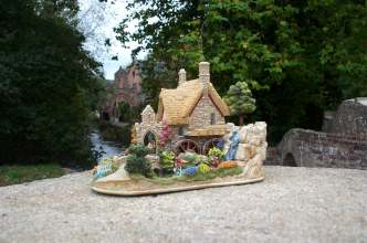 web watermill and model.jpg (14535 bytes)