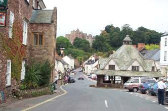 web yarn market and castle 2.jpg (14006 bytes)