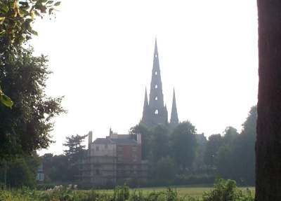 4x3 Lichfield Cathedral E.jpg (11472 bytes)