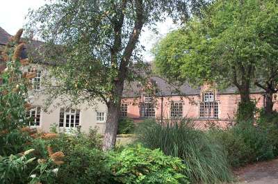 4x3 Old Grammar school.jpg (29751 bytes)