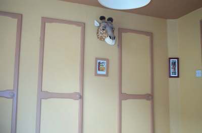 4x3 giraffe cupboards.jpg (7627 bytes)