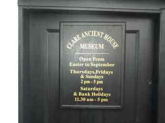 Museum_door.jpg (6659 bytes)