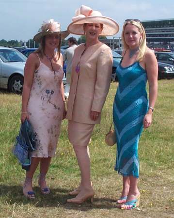 3x3 judy fiona and luara at ascot 2.jpg (27306 bytes)