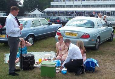 4x3 picnic at ascot.jpg (20991 bytes)