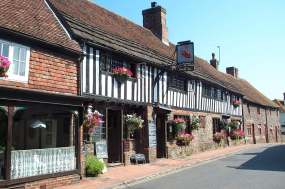 George_at_Alfriston.jpg (12111 bytes)