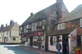 Star_at_Alfriston.jpg (9218 bytes)