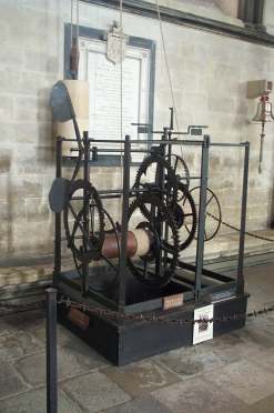 3x4 salisbury cathedral medevial clock 2.jpg (15792 bytes)