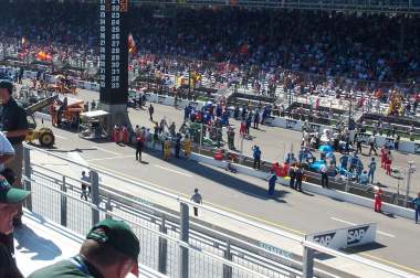 4x3 indy race start with crews.jpg (24282 bytes)
