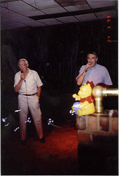 karaoke.jpg (21421 bytes)