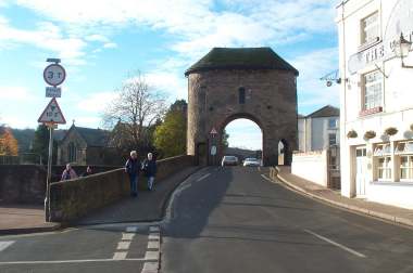 4x3 Monmouth Bridge 2.jpg (14137 bytes)